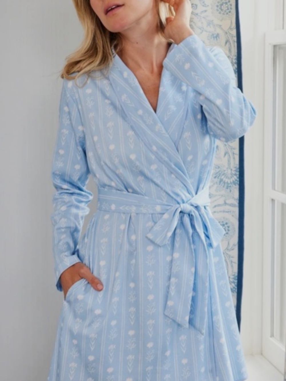 LAKE Short Robe in French Blue Watercolor Stems- Size Small
